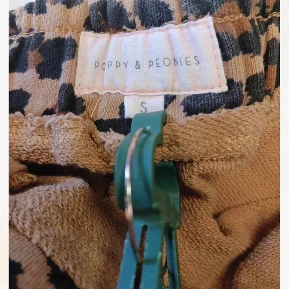Poppy & Peonies Cheetah Print Cropped Joggers Sweat Pants Size Small - Picture 8 of 11